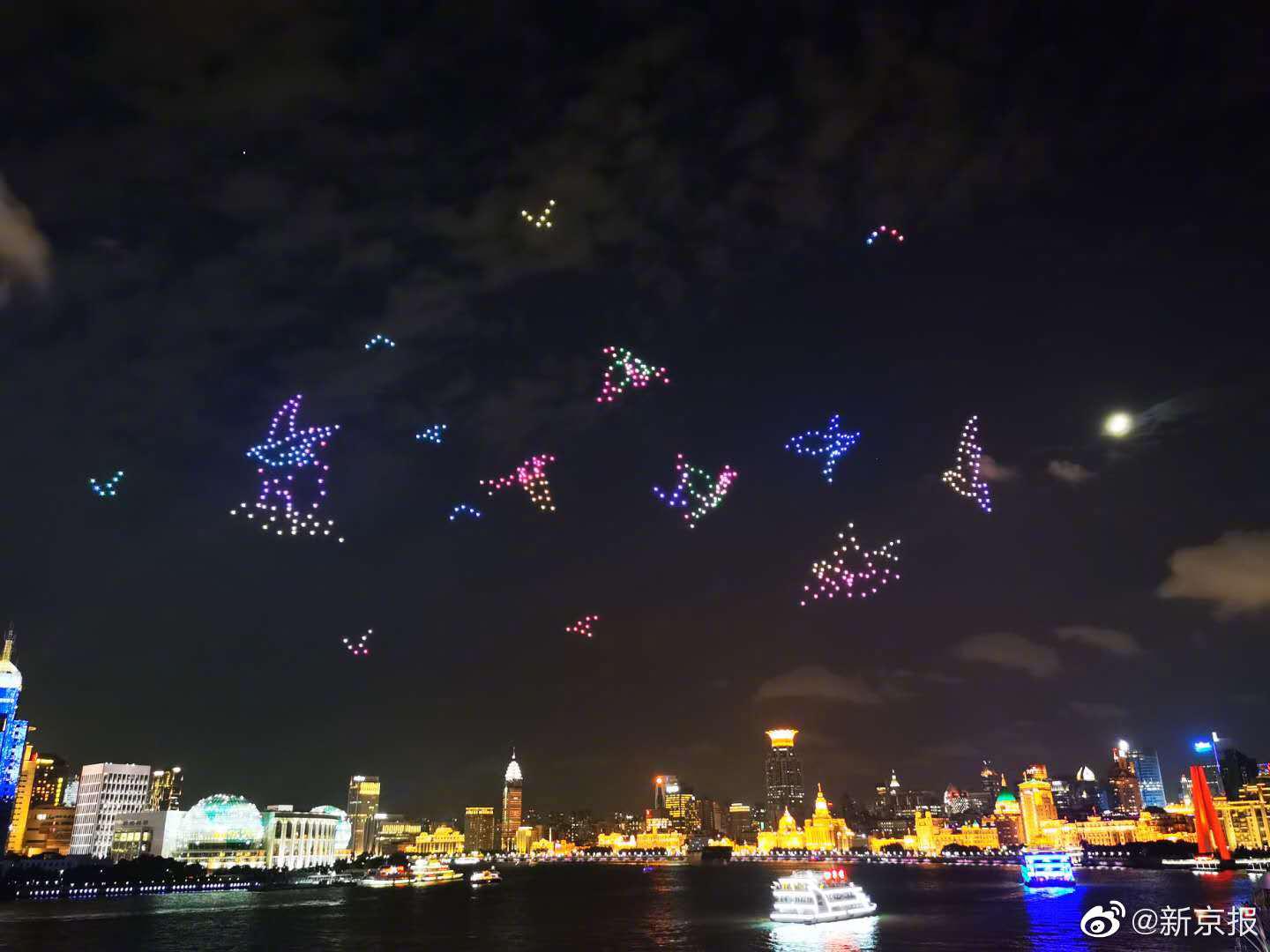 上海外滩七夕无人机灯光秀