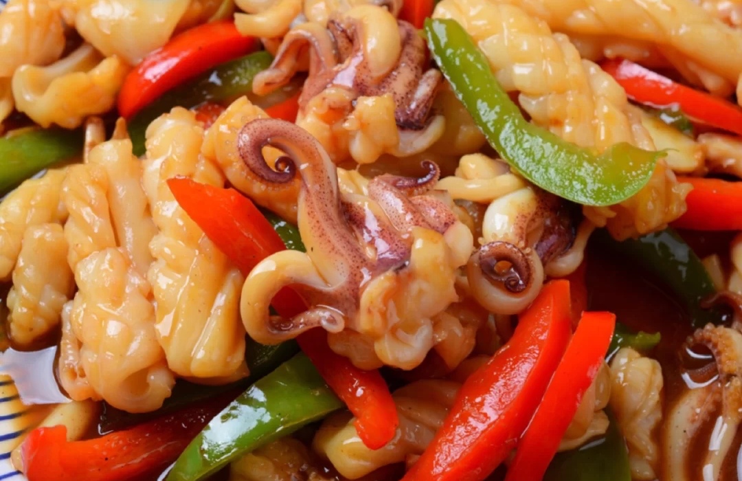 入口脆嫩鲜香的爆炒鱿鱼家常的做法家常的味道好吃又美味