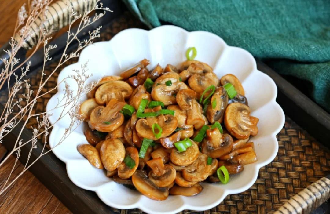 简单的口蘑家常菜,鲜香爽嫩好吃又营养,配上一碗米饭超好吃