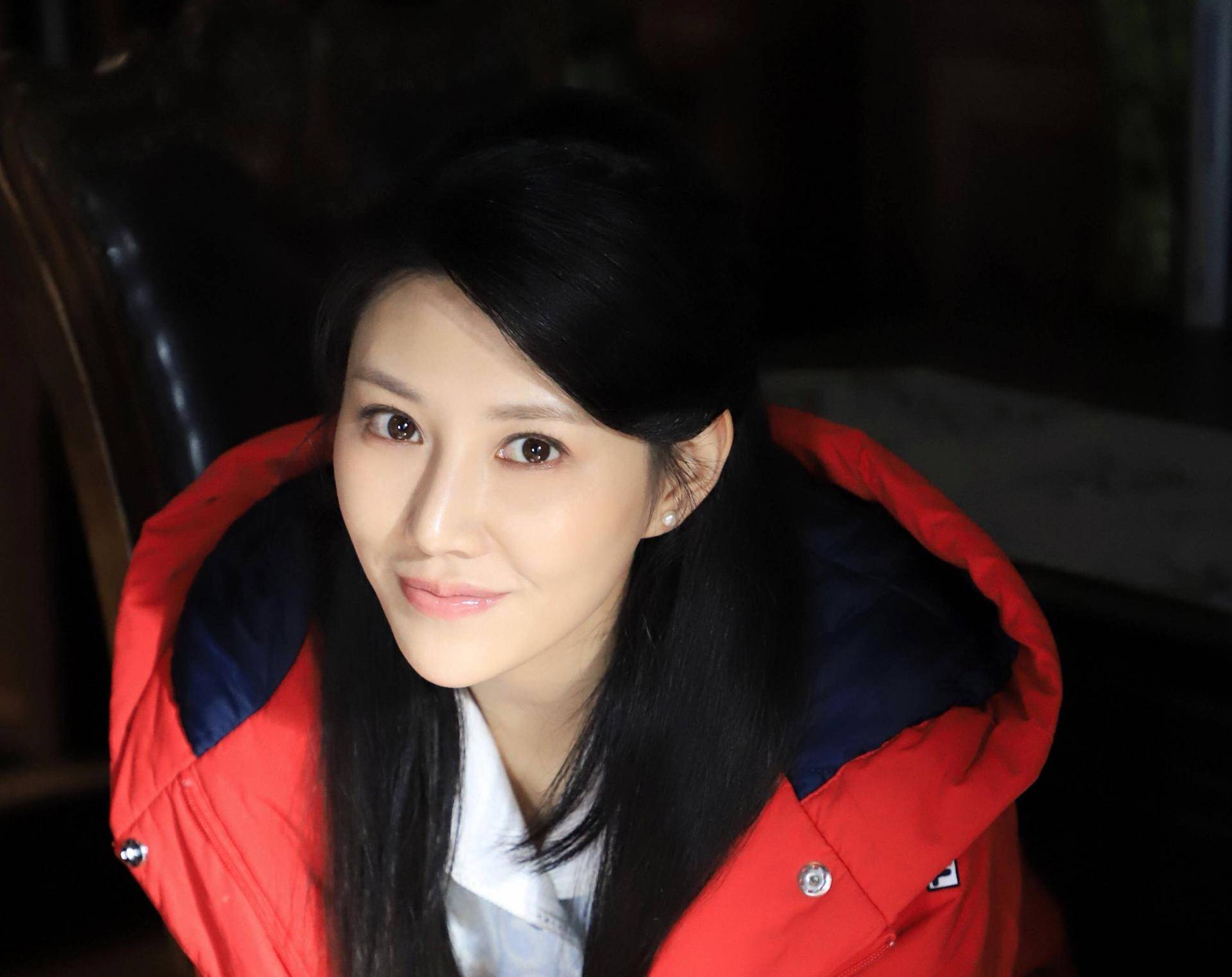 而侯梦瑶显然也是出道即巅峰的演员,金鹰奖让她的起点自然而然被抬高.