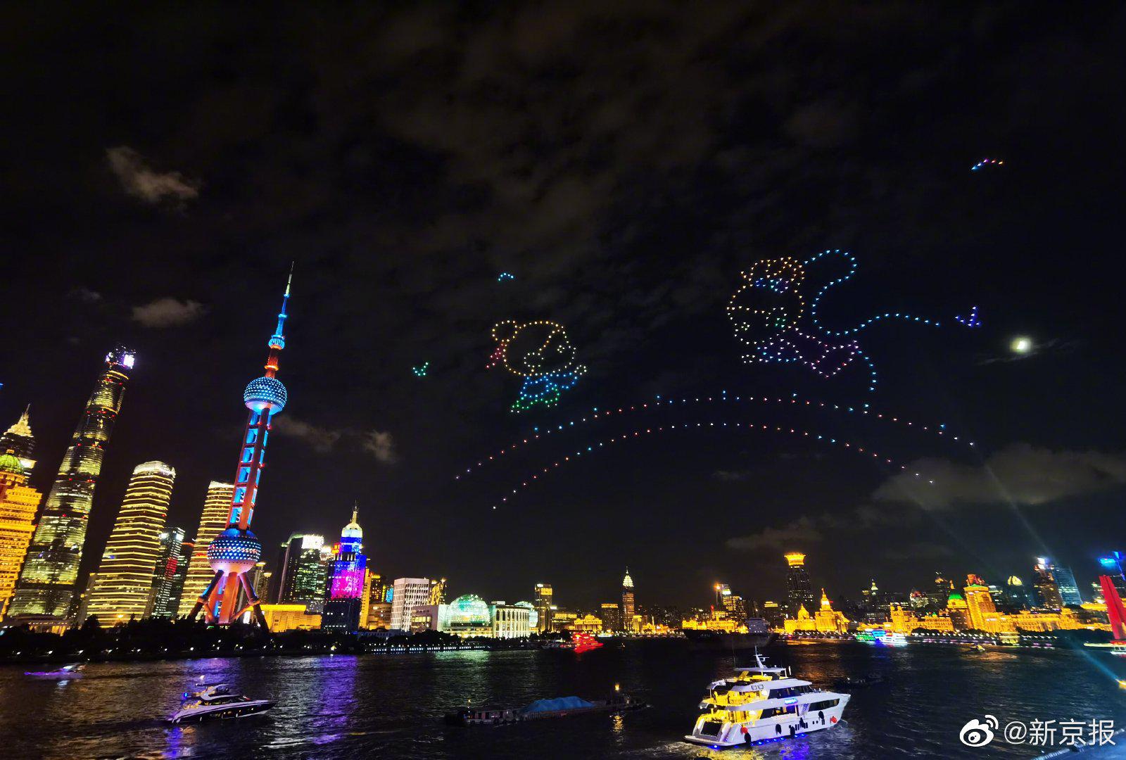 上海外滩七夕无人机灯光秀