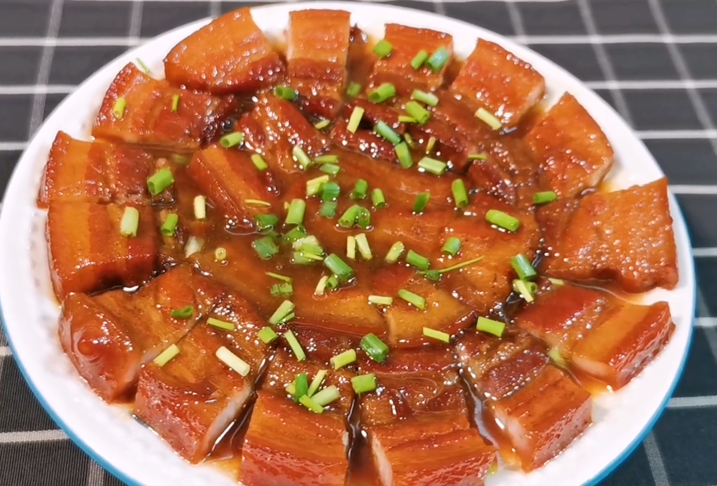 五花肉新做法,肉界中的王者,q弹软烂,香而不腻,上桌瞬间抢光