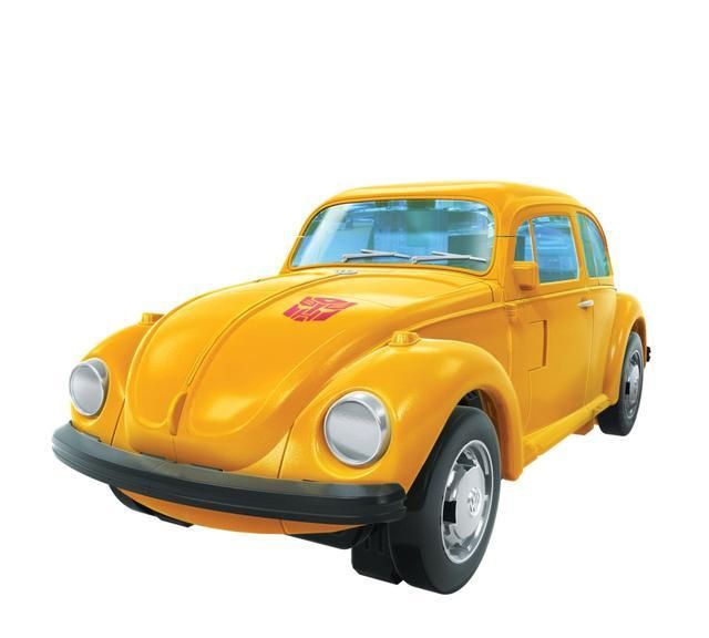 了法官五面怪,检察官(右侧),法警鳄鱼精,中间接受审判的被告是顽石