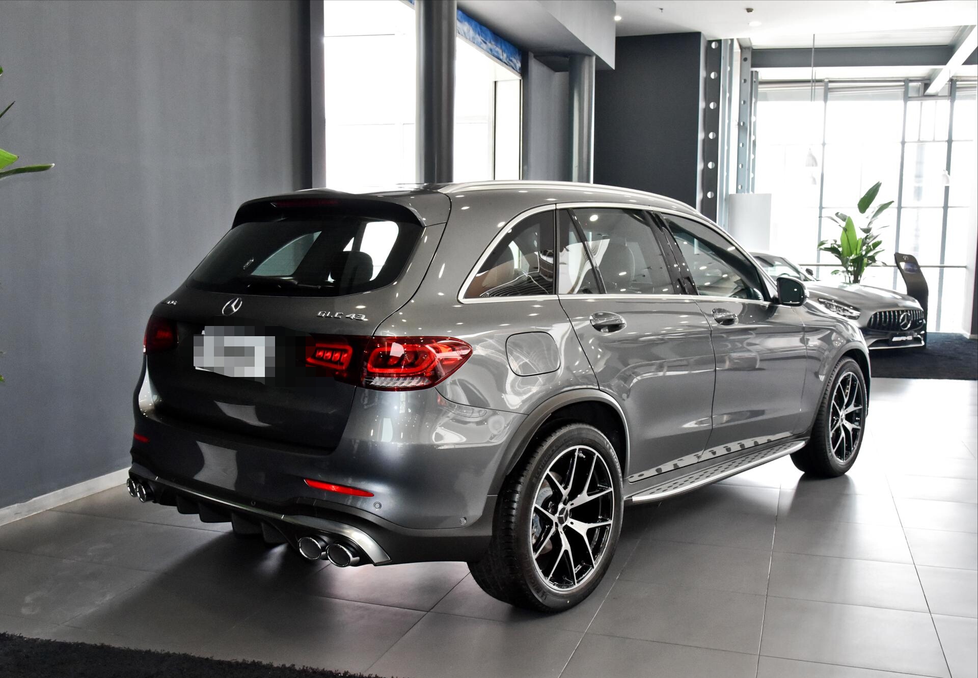 动力方面,这台高性能版的奔驰glc车型搭载了一台全新的3.