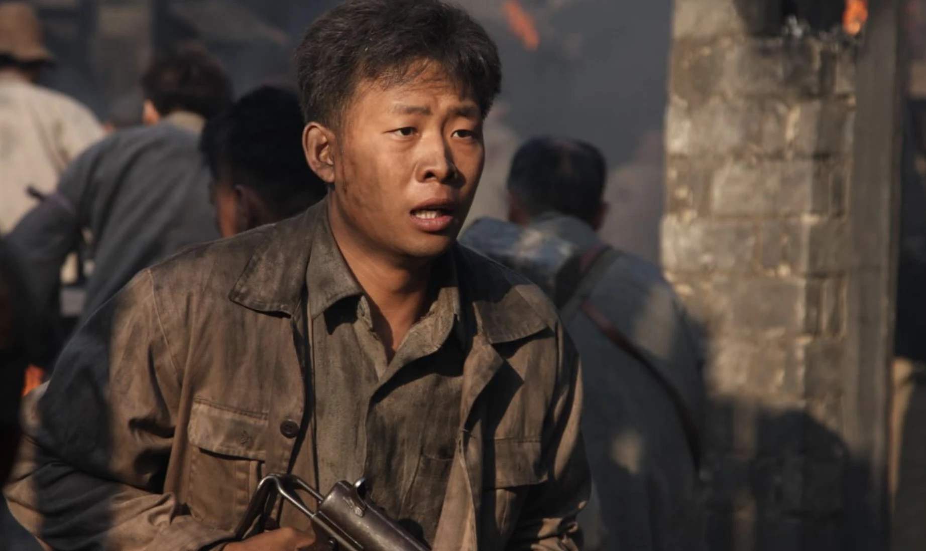 《八佰》破10亿,助攻张译成百亿影人,却扯下中国电影圈的遮羞布|八佰|