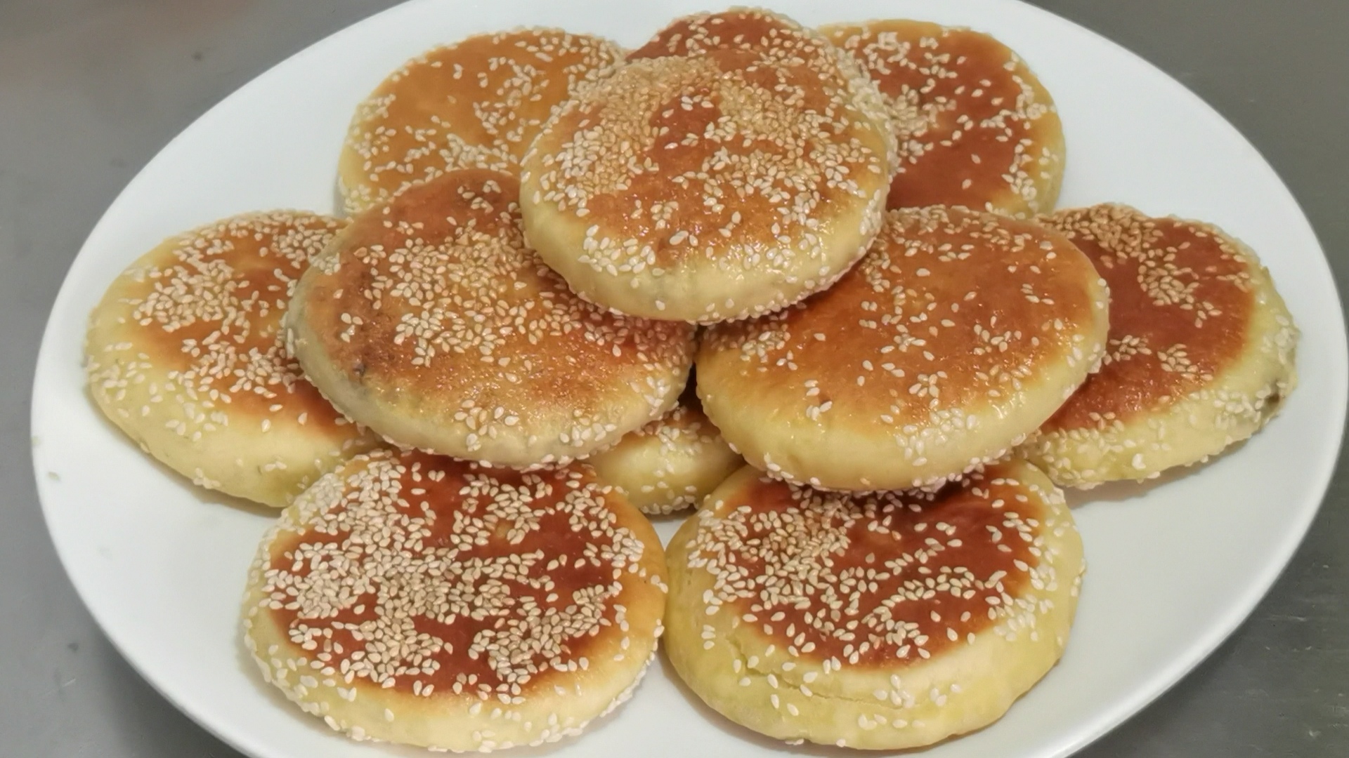 香酥馅饼的做法与技巧教你在家做金黄酥脆馅香软糯简单易学