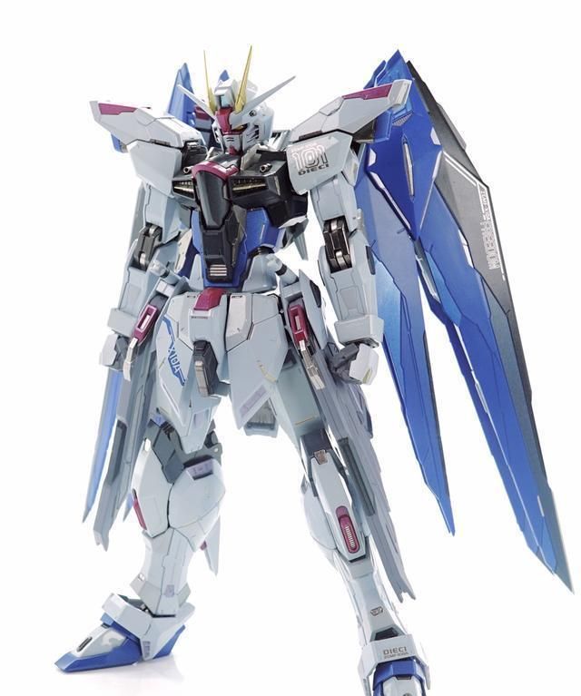 build系列的第二款商品,初版自由高达已经推出有八年之久,造型和整体