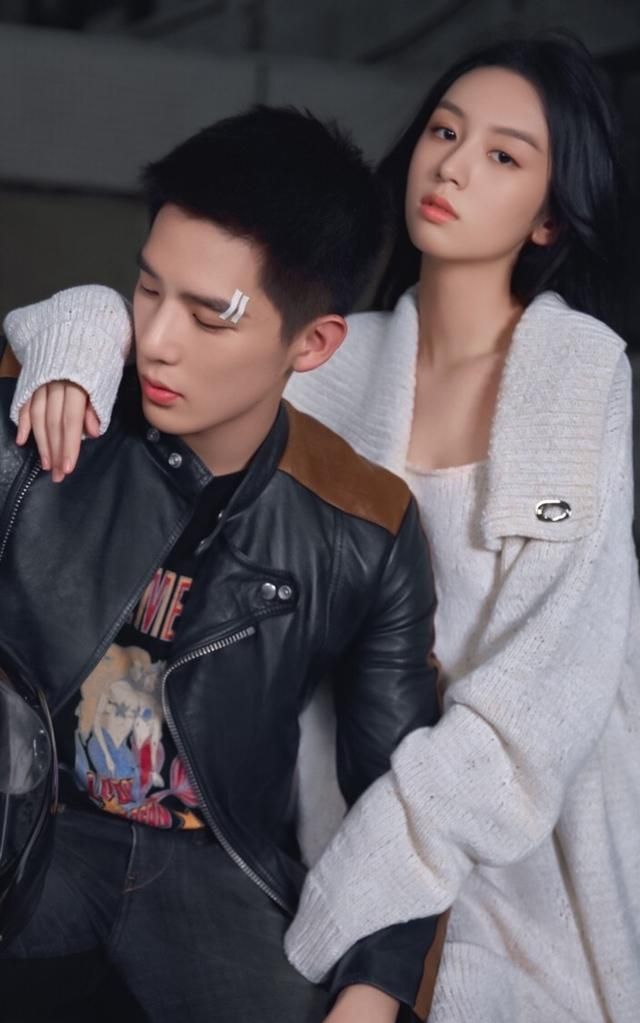 王安宇周也七夕大片释出高颜值cp呈现校霸与校花蜜恋绝美画风