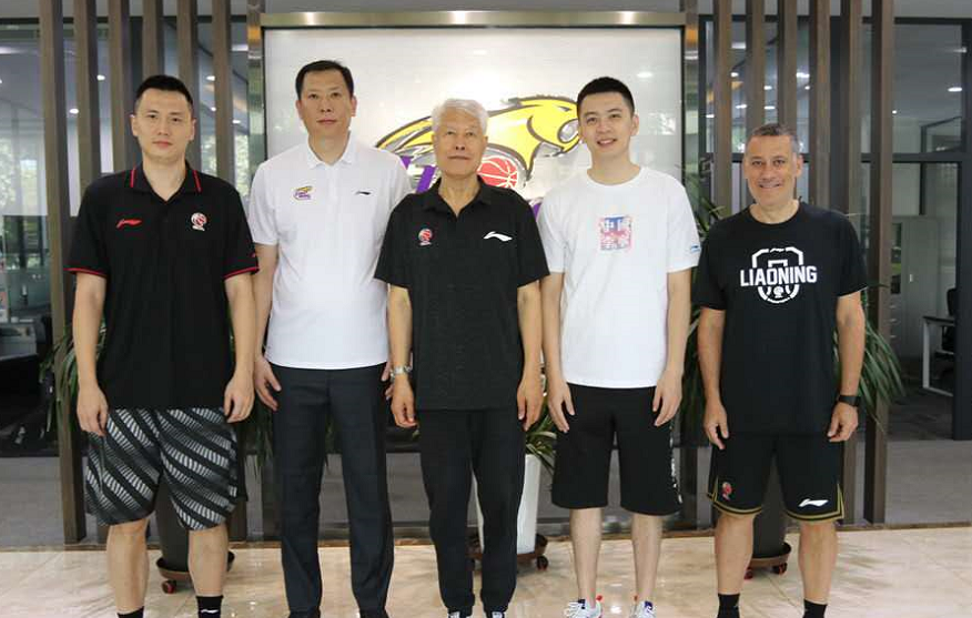 随后辽宁男篮开始寻找其他助理教练人选,接触了包括崔万军,吴乃群