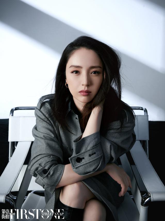 董璇七夕甜蜜发文疑表白绯闻男友,罕见秀性感与过去告别|董璇|苏小玎