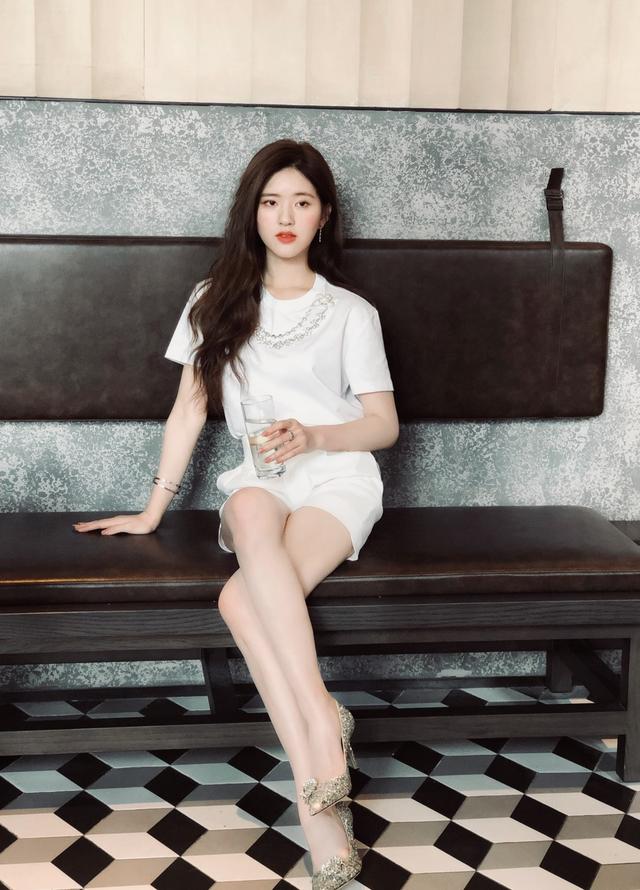 赵露思太仙了珍珠才是挚爱难怪穿得这么高级