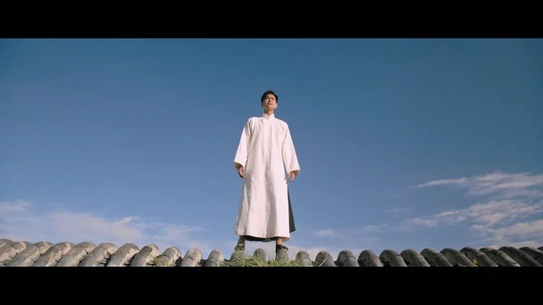 既有玩世不恭的深情,又有参透世事的荒诞|邪不压正|李天然|姜文_新浪