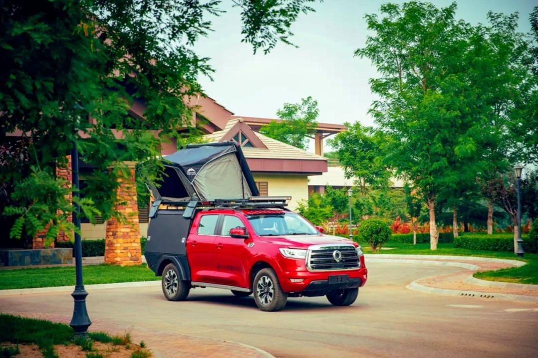 终于见到了,长城炮露营版现实车,帐篷一升,住2个人没问题!