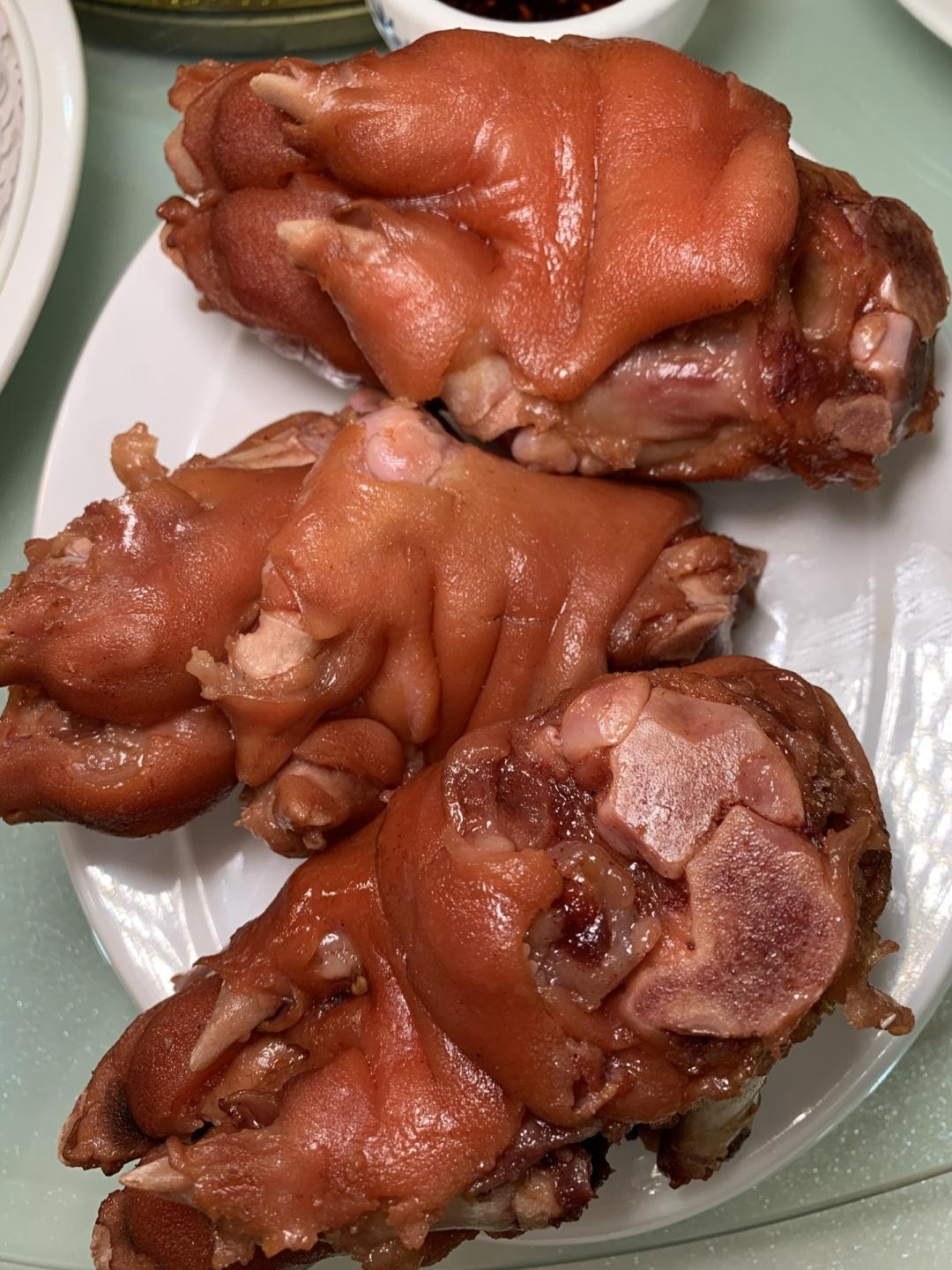 长春汽车厂快10年熏酱老店,猪手肠肚有名,开车30公里都来吃