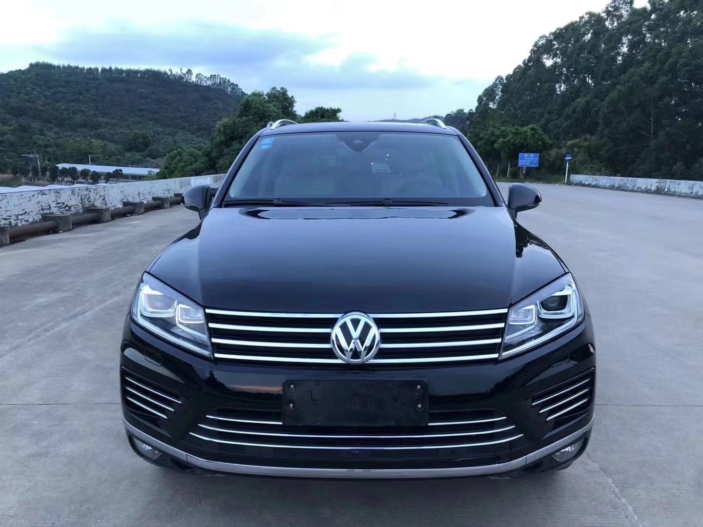 17年大众途锐售价19万,外观饱满大气,强劲动力,纵情田野间