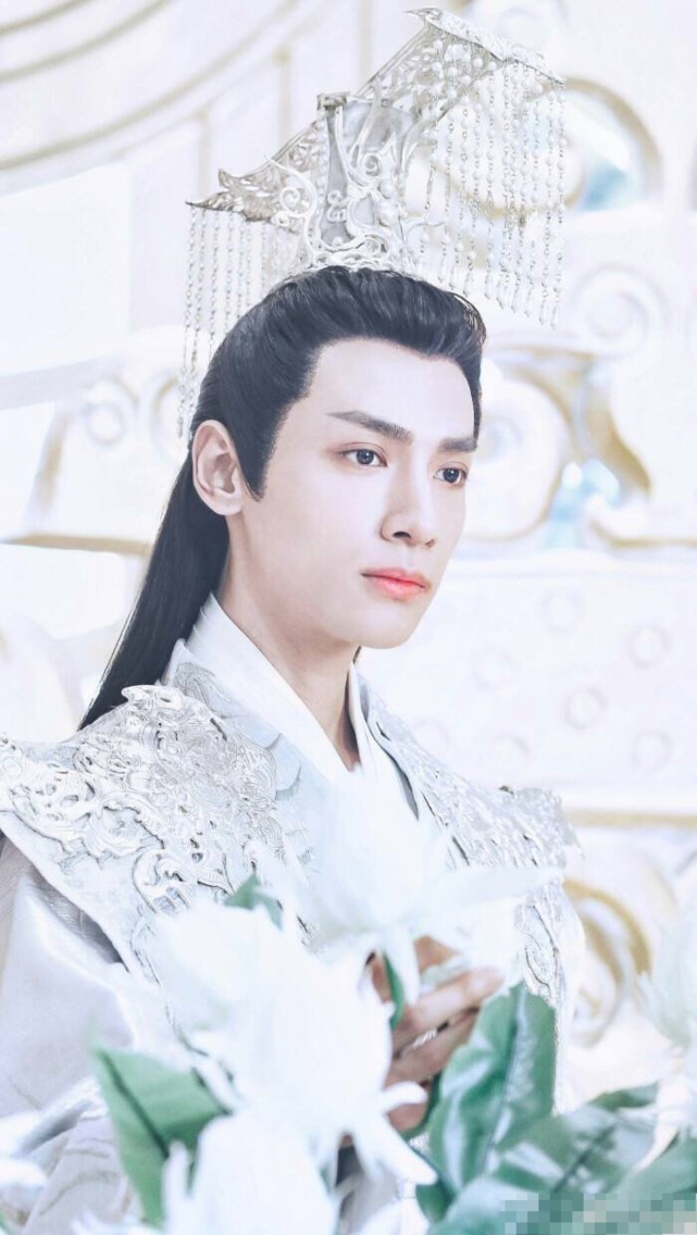 香蜜罗云熙白衣婚服孤冷出尘到了皓衣行红色婚服却更帅