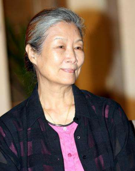 国家一级演员,儿子是导演,儿媳是国际影后,女儿更是国人的骄傲|吕中