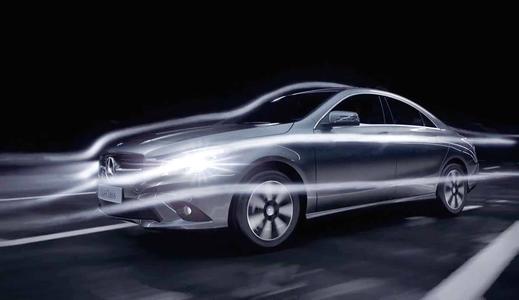 高速路行驶，开窗和开空调哪一个更省油？这样做能减少危险。