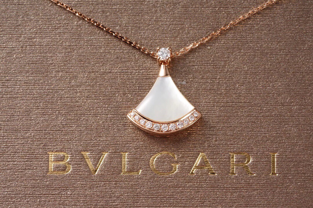 siri说表:zf厂宝格丽356452扇贝裙真金真钻项链__财经头条