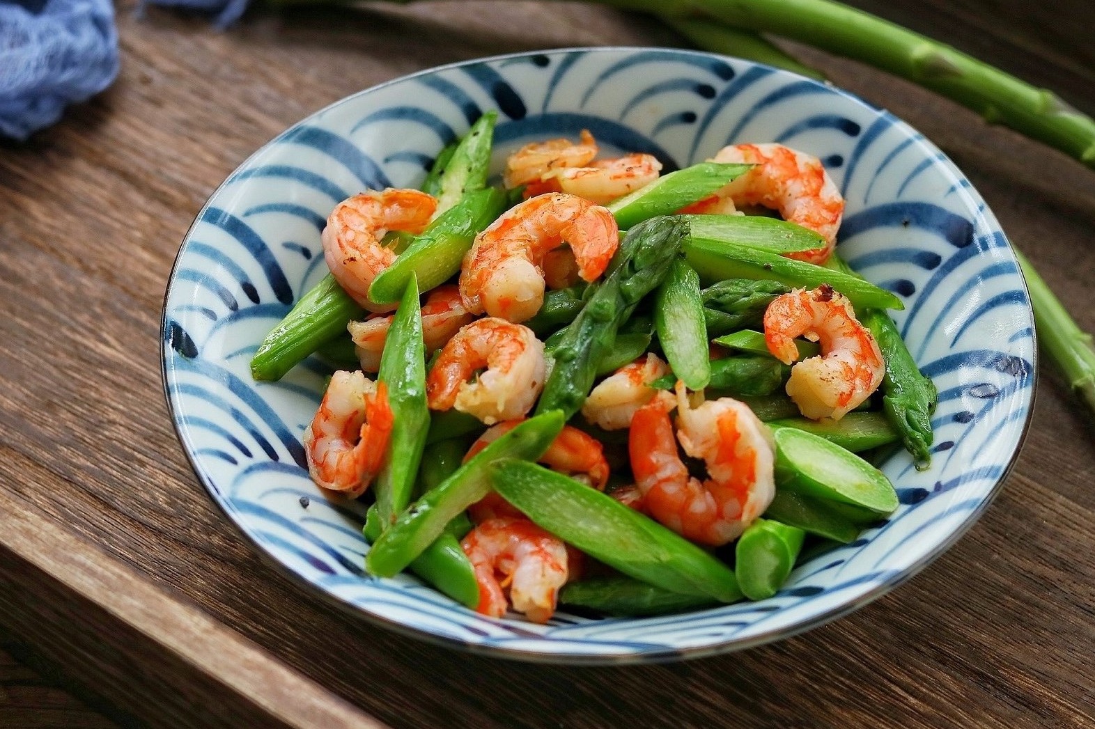 好吃营养的芦笋炒虾仁大厨教你详细做法清淡鲜香爽口不油腻