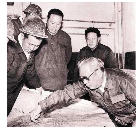 哪位将军被贺龙称为真正会带兵的人此人外号独臂将军