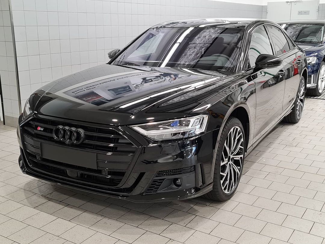 全新奥迪s8实车 全黑的运动感