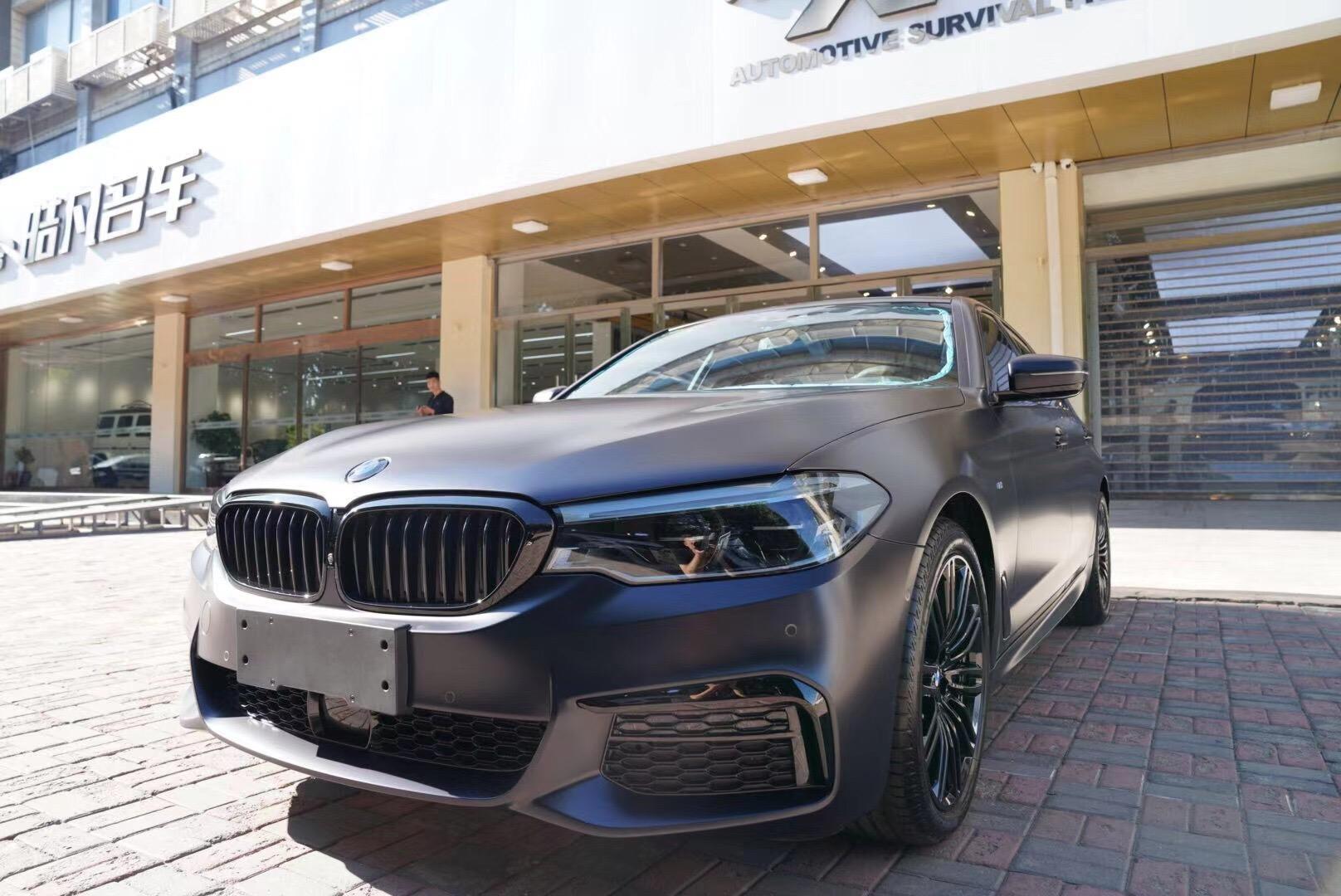 石家庄宝马五系贴膜变身黑武士