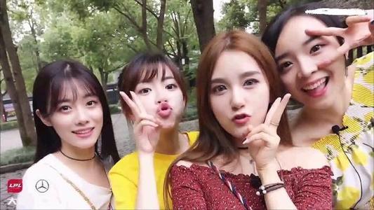 lpl"四朵金花"古风美照,rita精致,阿姨甜美,但都比不上他