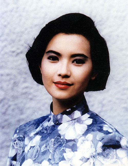 她是鹿鼎记中的建宁公主和老公是神仙眷侣三个女儿像妈妈