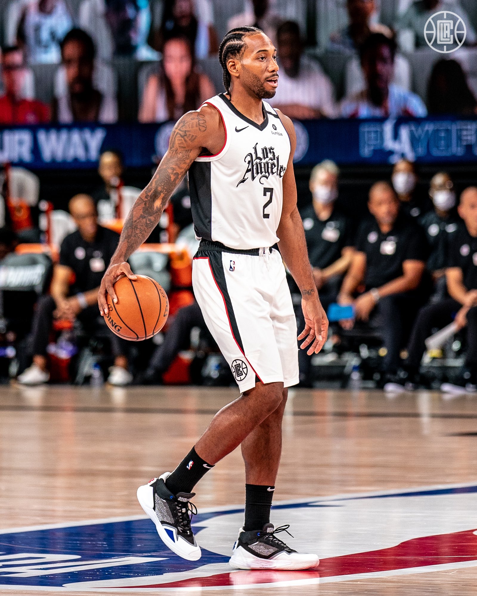 逼出最强小卡:盖帽式抢断2米24巨人|小卡|莱昂纳德|独行侠_新浪新闻