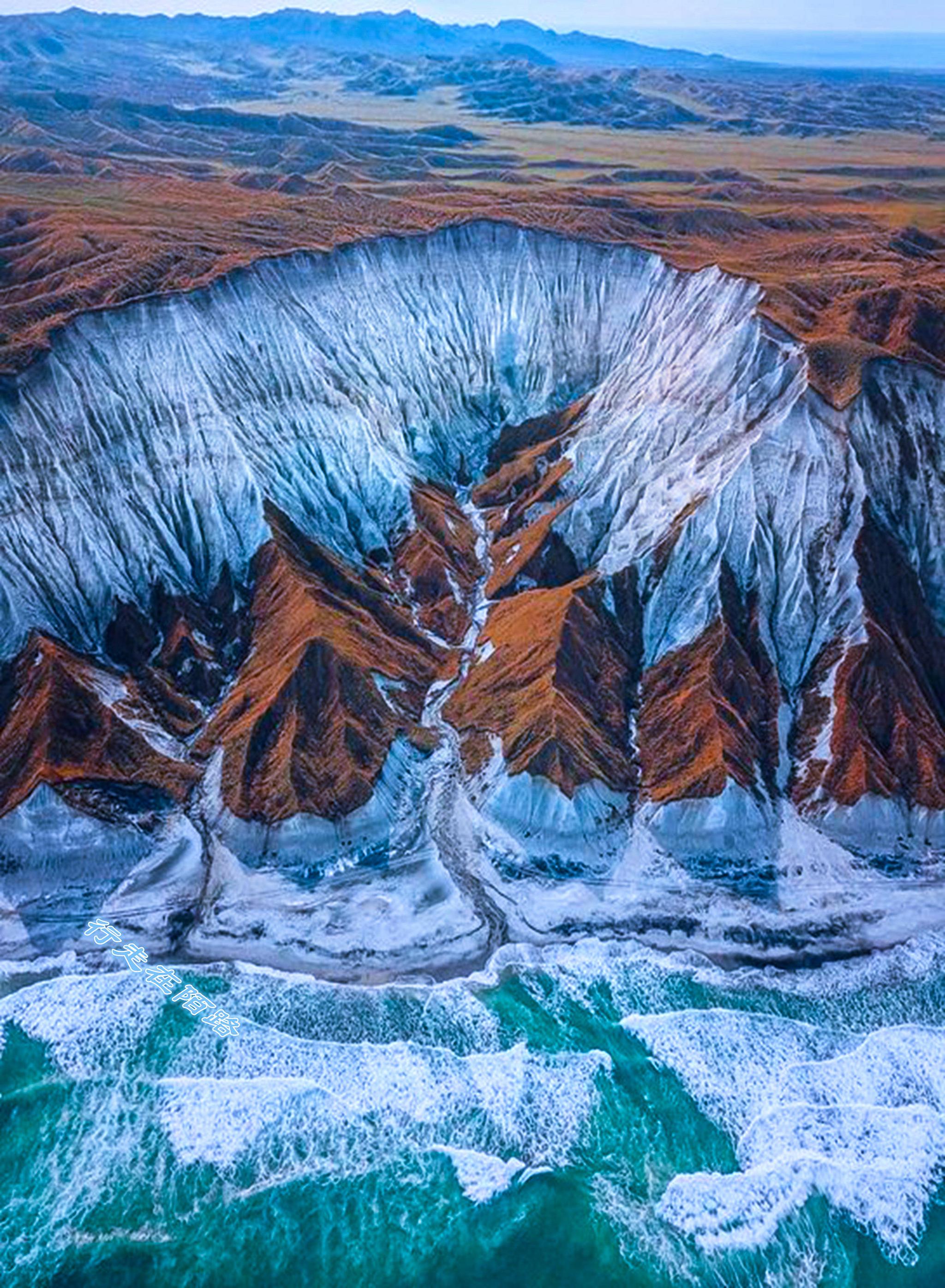 择捉岛20座火山有8座是活的岛上鱼子酱任吃温泉免费