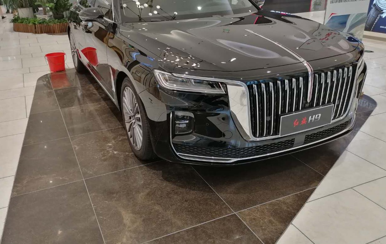 一汽红旗h9到店实拍外观大气侧漏3098万起售