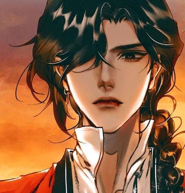 谢怜注意到天生少年肩上的蝎尾蛇欲朝着花城的方向攻击,遂捏着蝎尾蛇