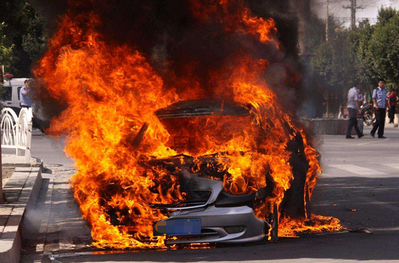 电池结构,碰撞及恶劣天气,谁是新能源车起火主因?-新浪汽车