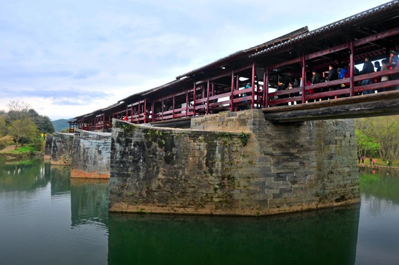 "两水夹明镜,双桥落彩虹"中国最美廊桥婺源彩虹桥你了解多少?