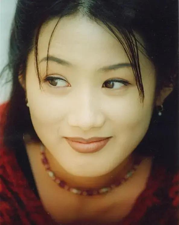 90年代韩国女星,金喜善让人眼前一亮,全智贤真没有张