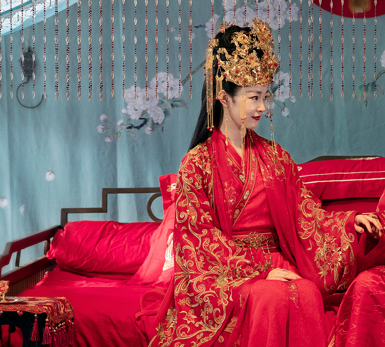 《赘婿》七夕首发剧照,宋轶婚服造型太惊艳了,与郭麒麟cp感十足