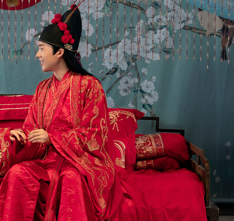 《赘婿》七夕首发剧照,宋轶婚服造型太惊艳了,与郭麒麟cp感十足