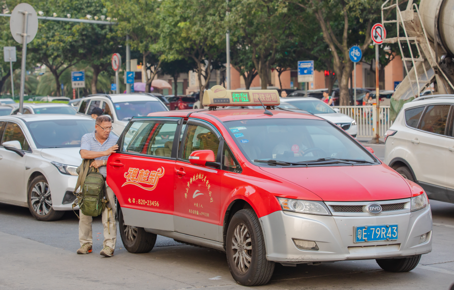"飞鸿出行"来了,佛山可以线上"打的"|佛山|出行|出租车_新浪新闻
