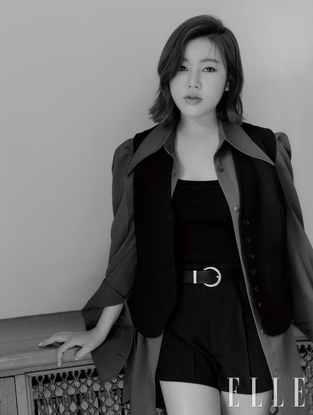 韩歌手主持人宋歌人登9月时尚杂志