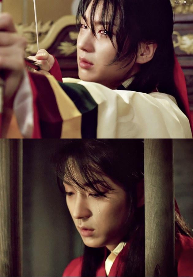 片中,李准基饰演杂耍艺人「孔吉」,他拥有清秀的美貌,引起男人觊觎