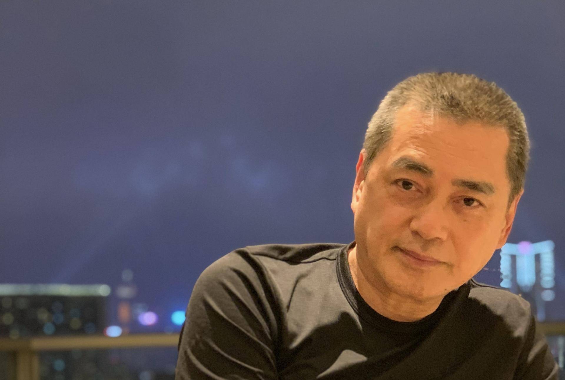 63岁汤镇宗近况曝光昔日男神变化大头发泛白法令纹明显