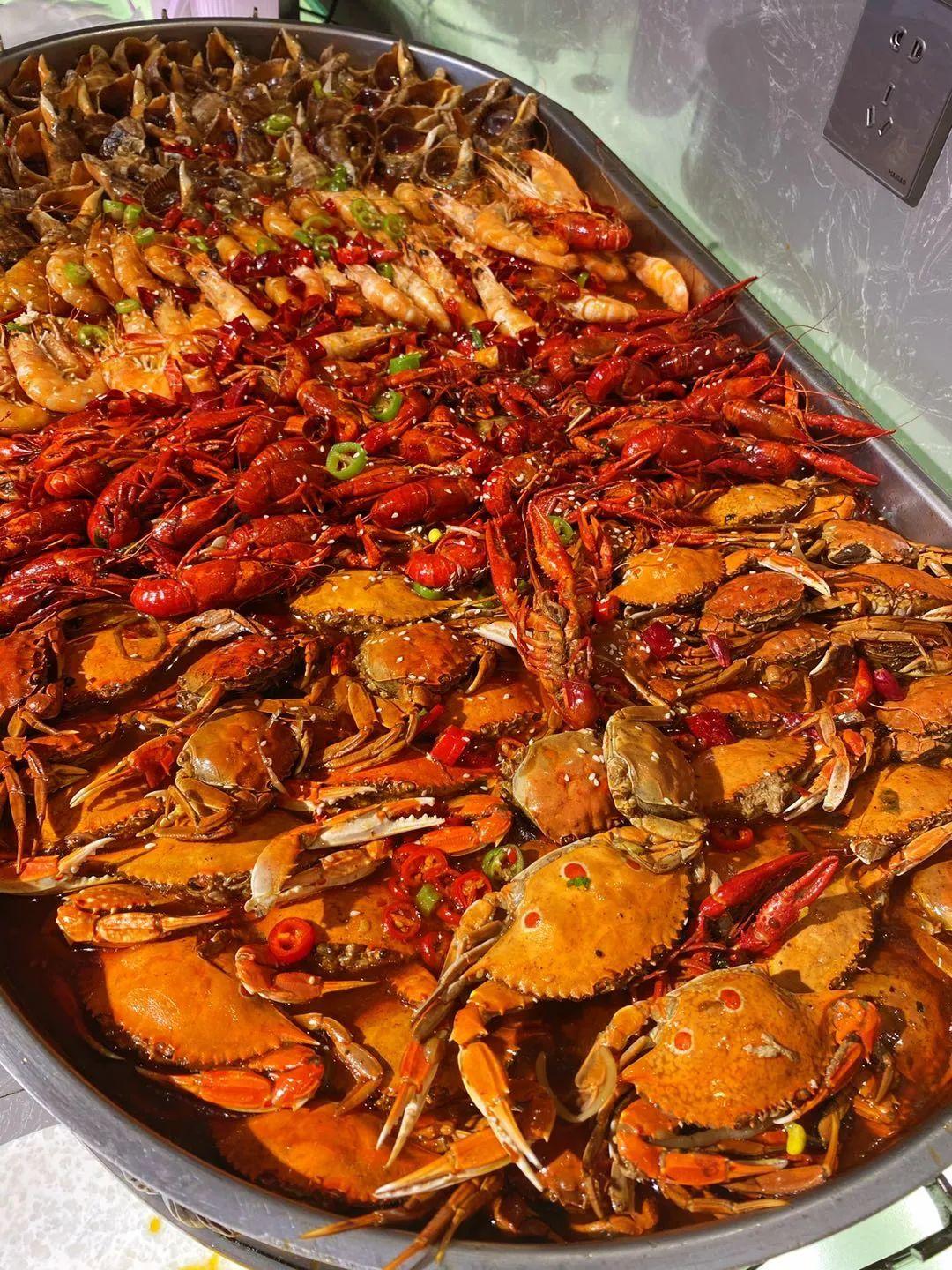 长春99块钱洗浴汗蒸海鲜自助大餐超多海鲜烤羊排牛排太丰盛