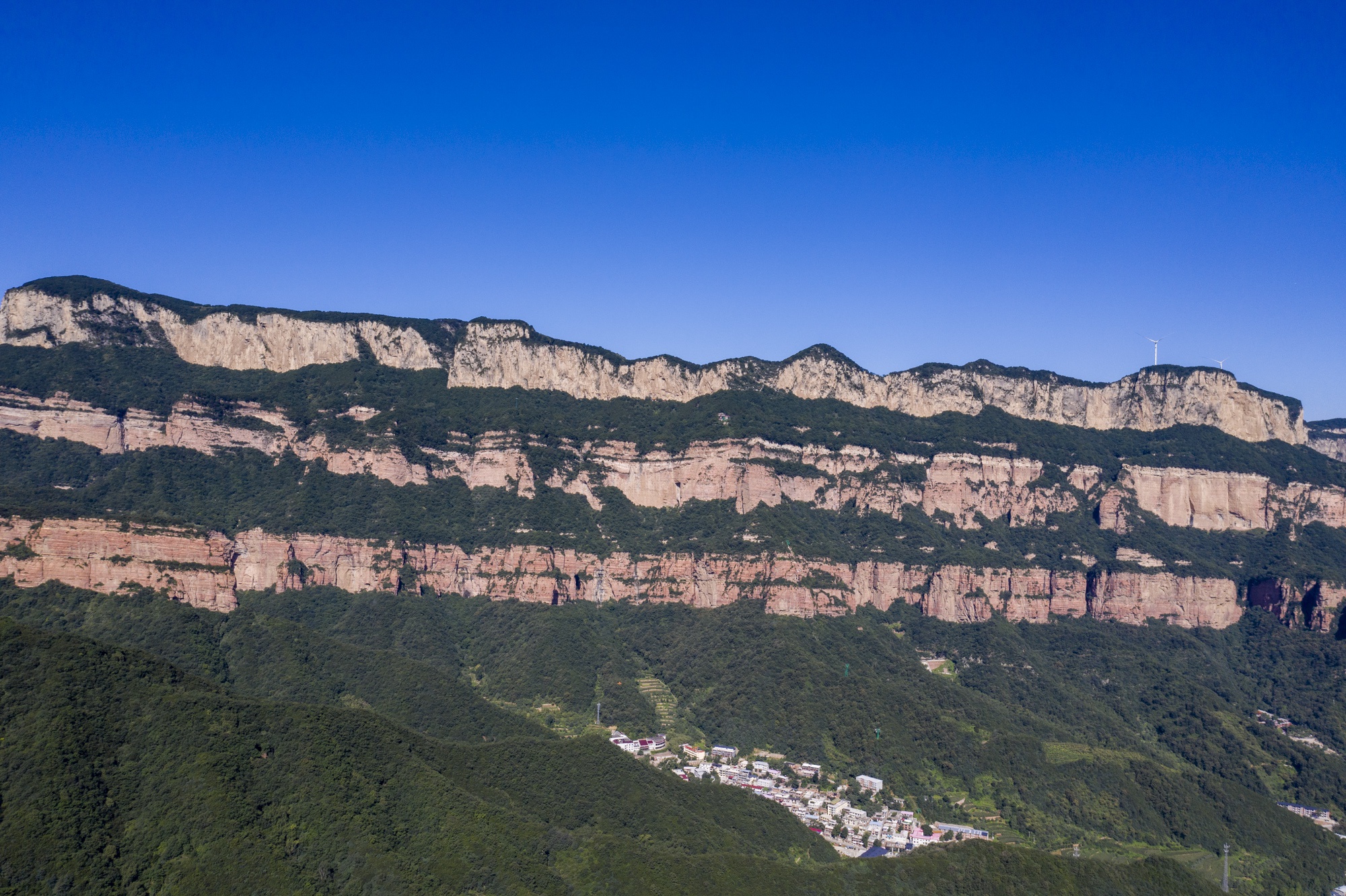 河北赞皇又险又美太行山秘境之旅丹崖翠壁嶂石岩令人称奇