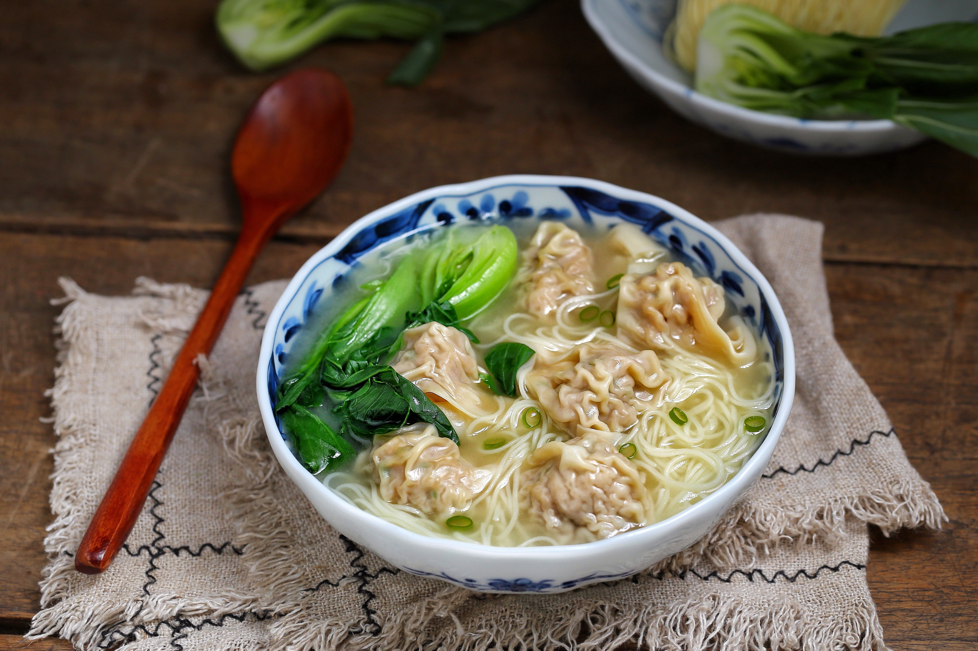 广式特色小吃,皮薄馅大忒鲜美,早上来一碗真巴适|南方|云吞|云吞面