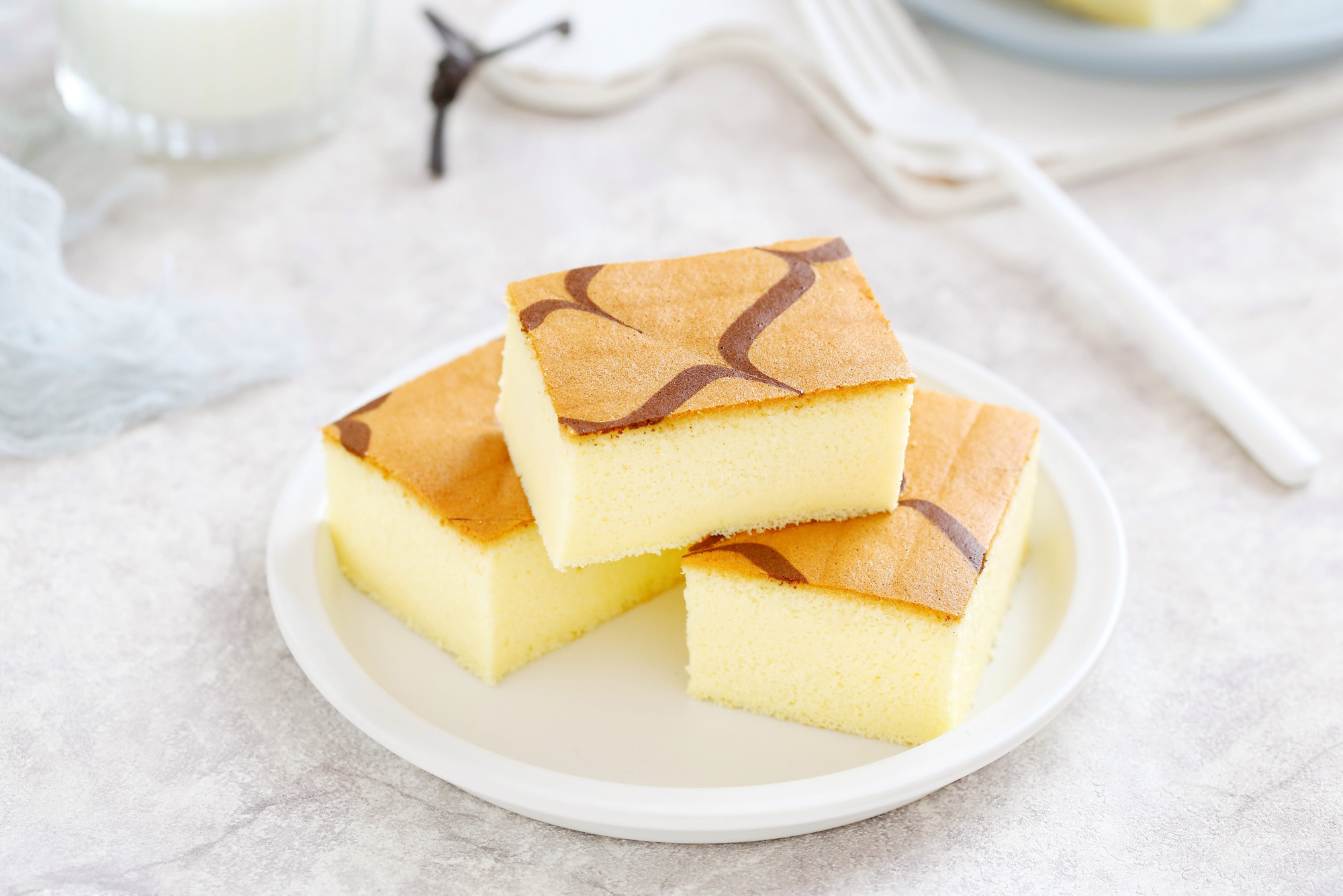 做蛋糕时加入酸奶,口感香甜不腻人,配方比例告诉你,可简单了