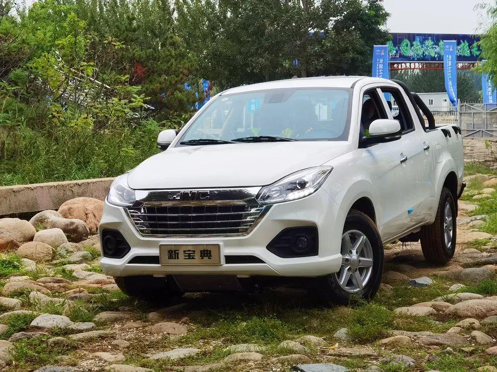 发动机终身质保 江铃新宝典上市 8.28 万起