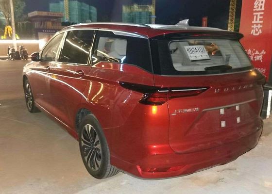 全新五菱凯捷实车现身,红色涂装更显眼,轴距2800mm,配魔术座椅