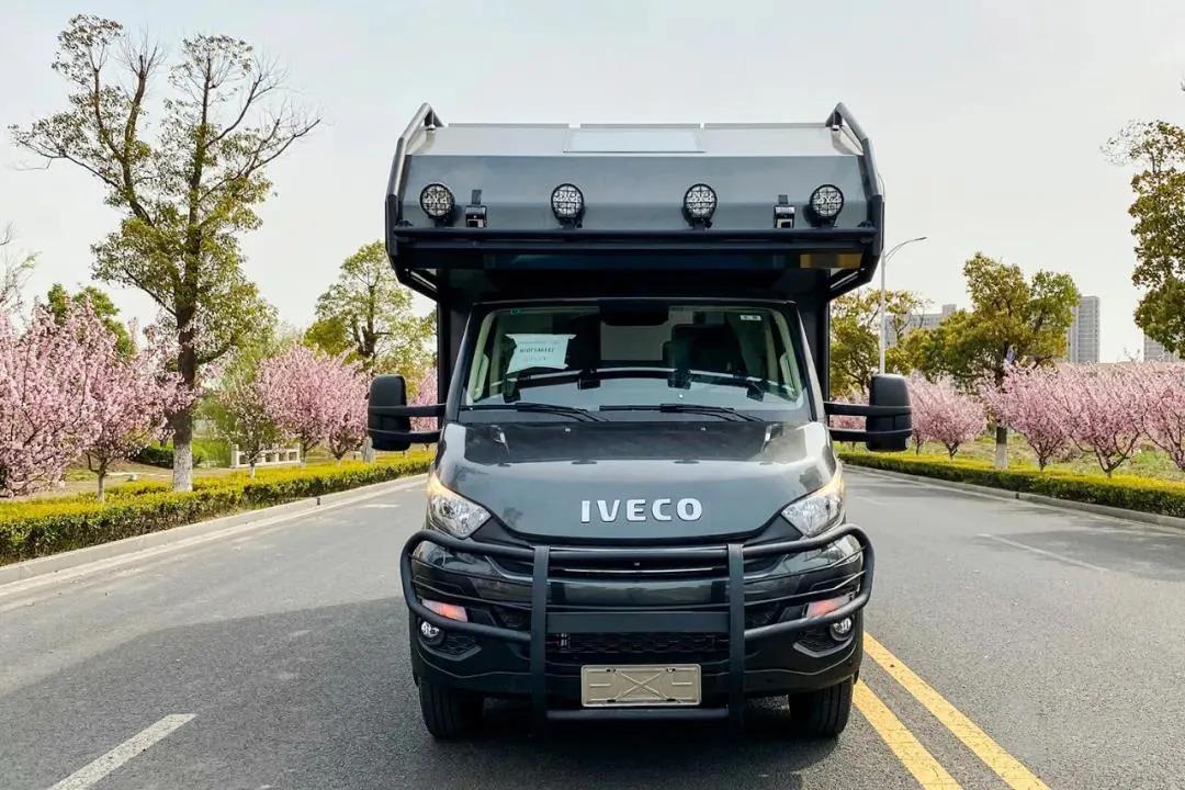 意大利进口依维柯c型房车,硬汉越野风的豪华座驾