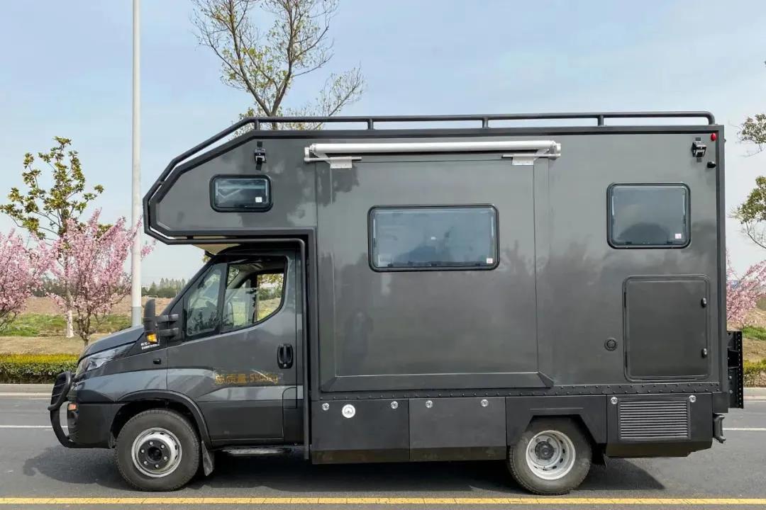 意大利进口依维柯c型房车,硬汉越野风的豪华座驾